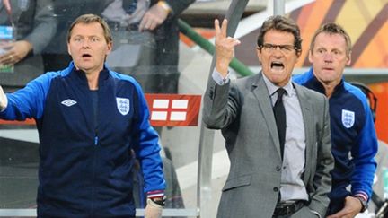 Fabio Capello s'énerve devant son banc (FRANCOIS-XAVIER MARIT / AFP)