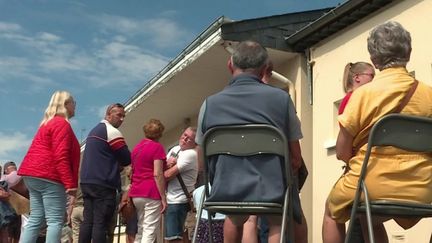 Un nouveau médecin généraliste vient de s'installer à Évron, en Mayenne, qui est le troisième désert médical de la France. Mais les patients doivent s'armer de patience pour obtenir un rendez-vous médical. (FRANCE 3)