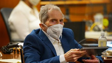 Robert Durst lors de son procès pour meurtre au tribunal d'Inglewood, en Californie,&nbsp;le 18 mai 2021. (AL SEIB / AFP)