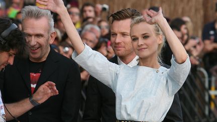 Ses instants Narta. Celui-ci vous est offert par l'actrice allemande Diane Kruger, membre du jury. (LOIC VENANCE / AFP)