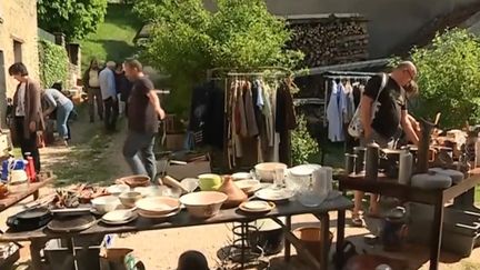 Bévy : un vide-grenier à la maison