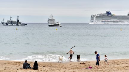 La plage de Cannes (Alpes Maritimes), le 13 mai 2016. (LOIC VENANCE / AFP)