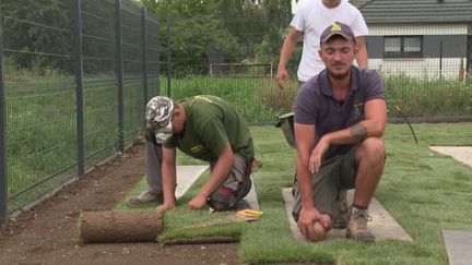 Tendance : le gazon "prêt à poser" séduit de plus en plus (FRANCE 3)