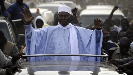 Abdoulaye Wade se pr&eacute;sente pourun triosi&egrave;me mandat cons&eacute;cutif, alors que la constitution s&eacute;n&eacute;galaise le lui interdit.&nbsp; (ON)