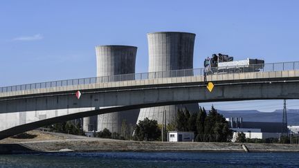 La centrale nucléaire du Tricastin, dans la Drôme, en octobre 2017. (PHILIPPE DESMAZES / AFP)