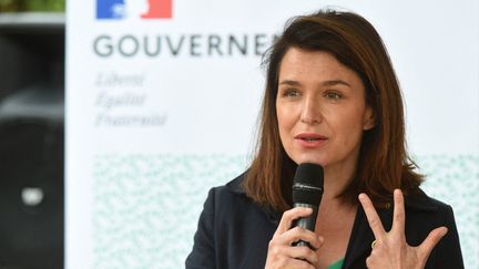 La présidente sortante des Pays de la Loire, Christelle Morançais (LR), lors d'un discours à Bessé-sur-Braye (Sarthe), le 26 mai 2021. (JEAN-FRANCOIS MONIER / AFP)