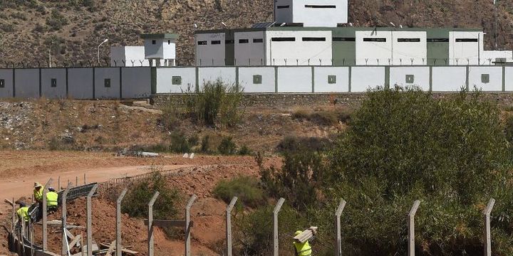 Construction d'un mur le long de la frontière entre le Maroc et l’Algérie. (FADEL SENNA / AFP )