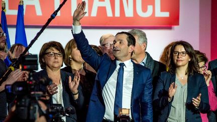 Benoît Hamon était en meeting à Lille mercredi aux côtés de Martine Aubry, sa marraine en politique. (PHILIPPE HUGUEN / AFP)