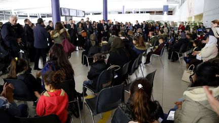 Seize femmes yézidies et leurs enfants ont été accueillis le 20 décembre 2018 à l'aéroport&nbsp;Paris-Charles De Gaulle. (FRANCOIS GUILLOT / AFP)