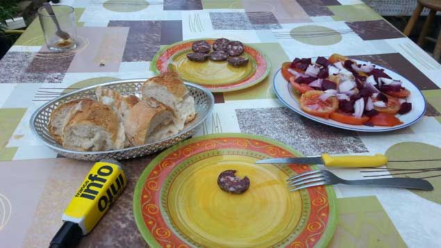 &nbsp; (Le repas généreusement offert par Joseph à notre reporter © Radio France /  Benjamin Illy)