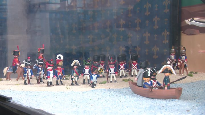 L'exposition Playmobil de Dominique Béthune a été conçue à l'occasion du bicentenaire de la mort de Napoléon Ier en 2021, pour le musée des Invalides à Paris. (France 3 Hauts-de-France : A. Halpern / J. Arrignon / C. Delangle)