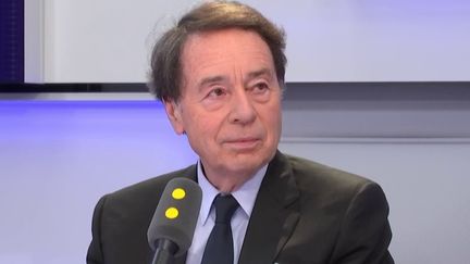 Jean-Noël Jeanneney, historien et ancien secrétaire d'Etat à la communication, était l'invité de Tout est politique, vendredi 10 novembre sur franceinfo.&nbsp; (FRANCEINFO / RADIOFRANCE)