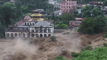 Népal : plus de 200 morts dans des inondations records