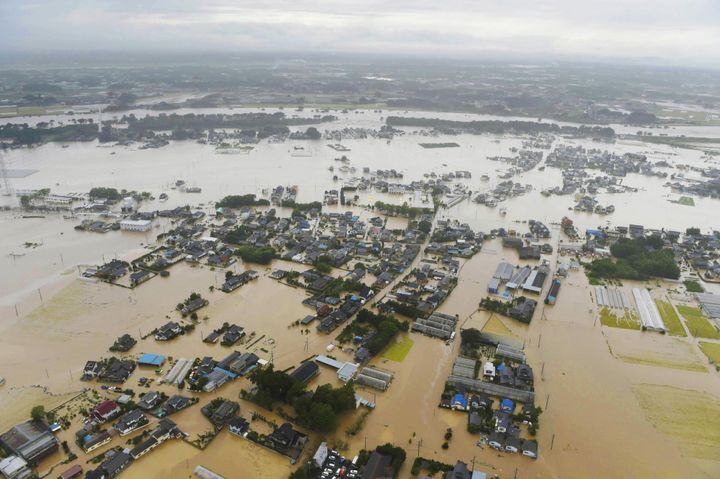 &nbsp; (Vue aérienne de l'étendue des inondations dues à la rivière Kinugawa. © REUTERS/Kyodo)