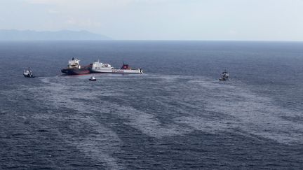 Une vue aérienne de la collision entre deux navires en Corse, le 10 octobre 2018. (PASCAL POCHARD-CASABIANCA / AFP)