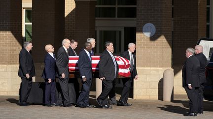 La dépouille de l'ex-président américain Jimmy Carter est arrivée à Americus, en Géorgie, son Etat d'origine. (ALEX BRANDON / AFP)