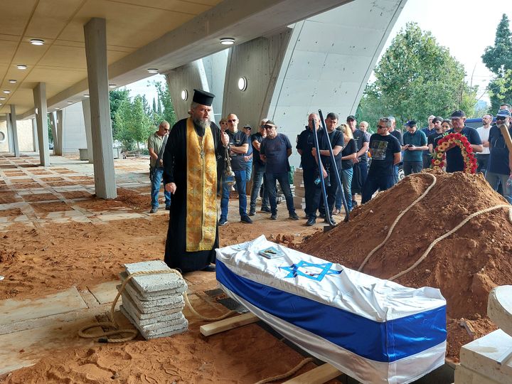 Solidarity burial at the Yarkon cemetery in Tel Aviv (Israel) (Agathe Mahuet / RADIOFRANCE)