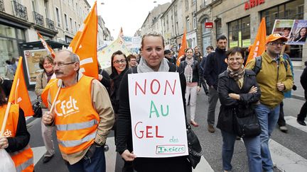  ("Dans les rues de Paris, ils étaient des milliers à réclamer des hausses de salaires © Maxppp)