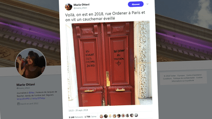 La porte de l'immeuble situé rue Ordener, dans le 18e arrondissement de Paris, sur laquelle des inscriptions antisémites ont été découvertes jeudi 20 septembre 2018, photographiée par la journaliste de "Libération" Marie Ottavie. (MARIE OTTAVI / TWITTER)