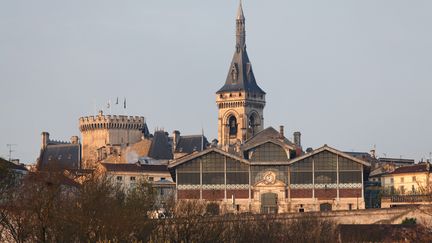 La tour de l'H&ocirc;tel de Ville d'Angoul&ecirc;me (Charentes), le 5 avril 2012. (GUY CHRISTIAN / AFP)