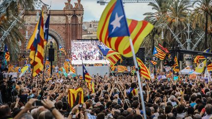 Depuis&nbsp;que le président régional catalan a proclamé au Parlement, ici le 10 octobre 2017, le droit de la région à devenir un Etat indépendant, les relations avec Madrid se sont tendues. (MAXPPP)