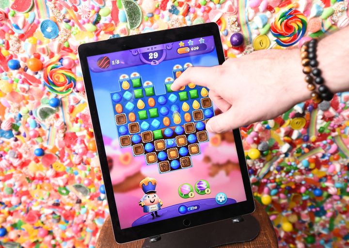 Le très populaire jeu pour smartphone Candy Crush s'ajpute au catalogue de Microsoft.&nbsp; (ILYA S. SAVENOK / GETTY IMAGES NORTH AMERICA)