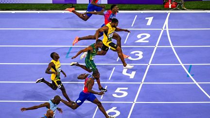 Noah Lyles remporte la finale du 100 m masculin des Jeux olympiques de Paris, le 4 août 2024 au Stade de France. (AFP)