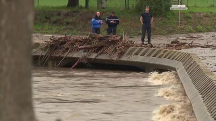 Le Rhône et la Loire ont été placés en vigilance rouge. L'Ardèche et la Haute-Loire sont toujours concernées, selon Météo France. (France 2)