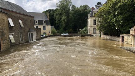 Une crue touche la commune de Craon, en Mayenne, le 20 juin 2024. (MATHIEU BLARD / OUEST FRANCE / MAXPPP)