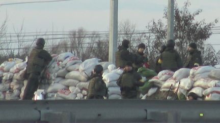 Ligne de front ukrainienne au nord de Kiev, samedi 26 février 2022.
 (GILLES GALLINARO / RADIO FRANCE)