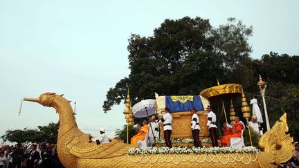 Le cercueil de l'ancien roi du Cambodge Norodom Sihanouk arrive au palais royal de Phnom Penh (Cambodge), le 17 octobre 2012. (WONG MAYE-E / AP / SIPA)