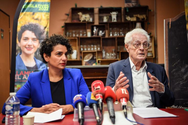 Lamia El Aaraje reçoit le soutien de l'ancien Premier ministre socialiste Lionel Jospin, le 8 mai 2022, à Paris.&nbsp; (BERTRAND GUAY / AFP)