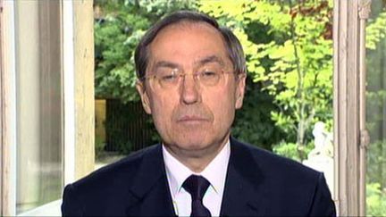 Claude Guéant, ministre de l'Intérieur, en direct sur France 2, le 24 mai 2011. (F2)