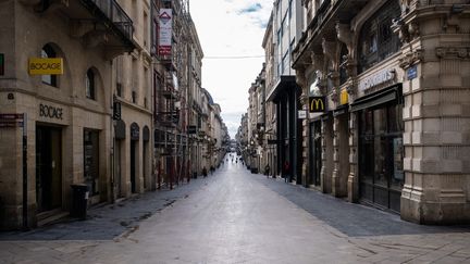 Les rues vides de Bordeaux lors du premier jour de confinement, le 17 mars 2020. (VALENTINO BELLONI / HANS LUCAS / AFP)