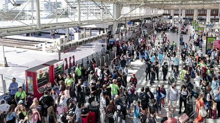 La gare de Lyon un jour de depart en grandes vacances à Paris, le 09 juillet 2022.&nbsp; (S?BASTIEN MUYLAERT / MAXPPP)