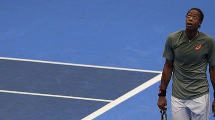 Gaël Monfils lève les yeux au ciel (ALEXANDER KLEIN / AFP)