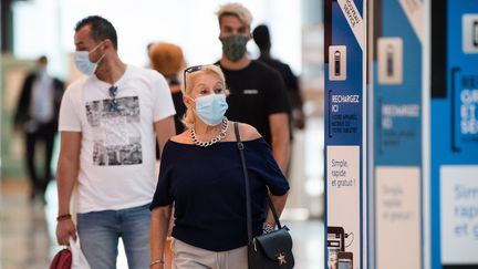 Un centre commercial dans le centre de Marseille, lundi 20 juillet 2020. (CLEMENT MAHOUDEAU / AFP)