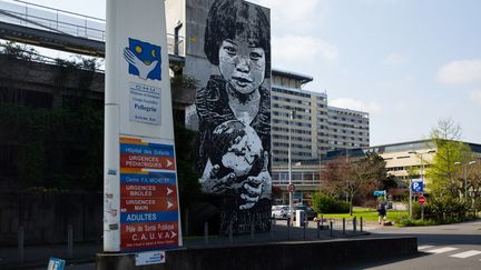 Le centre hospitalier universitaire (CHU) de Bordeaux, où a été transporté la victime, le 23 mars 2020. (LAURENT PERPIGNA IBAN / HANS LUCAS / AFP)