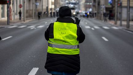 Une "gilet jaune" lors d'une manifestation à Bruxelles (Belgique), le&nbsp;15 décembre 2018.&nbsp; (HATIM KAGHAT / BELGA MAG)