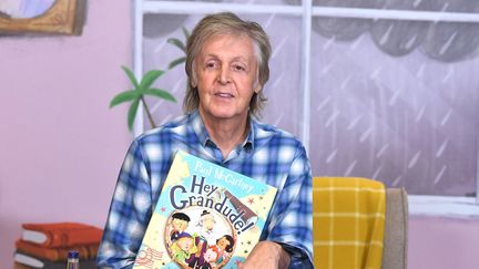 Paul McCartney à une séance de dédicace de l'un de ses ouvrages pour enfants, "Hey Grandude !", le 6 septembre 2019 à Londres (ANTHONY HARVEY / REX / SIPA / SHUTTERSTOCK)