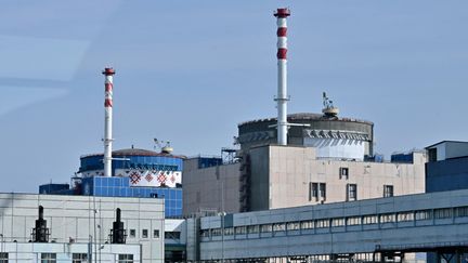 La centrale nucléaire de Khmelnitski (Ukraine), le 11 avril 2024. (SERGEI SUPINSKY / AFP)