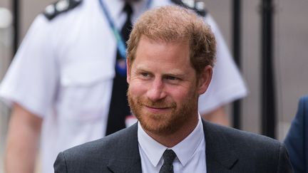 Le prince Harry arrive à son procès contre l'éditeur du "Daily Mail", le 30 mars 2023, à Londres (Royaume-Uni). (WIKTOR SZYMANOWICZ / ANADOLU AGENCY / AFP)