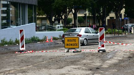 À Marseille, une crue de l'Huveaune après d'importantes précipitations a entrainé son débordement et d'importants dégâts dans les rues environnantes. (GEORGES ROBERT / MAXPPP)