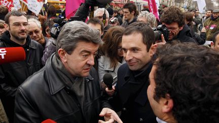 Jean Luc Mélenchon et Benoît Hamon, le 21 janvier 2010, lors d'une manifestation contre les suppressions de postes dans la fonction publique. (NICOLAS TAVERNIER / REA)