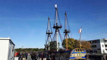 La frégate Hermione, le 21 octobre 2016, à quai à Rochefort. (GREGOIRE LECALOT / RADIO FRANCE)