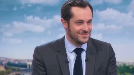 "Gilets jaunes" : le gouvernement a "laissé prospérer les casseurs", affirme Nicolas Bay