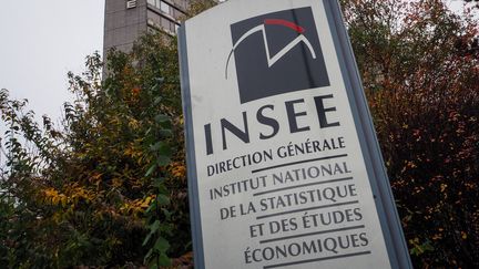 L'entrée d'un bâtiment de l'Insee (Institut national de la statistique et des études économiques), à Montrouge (Hauts-de-Seine), le 15 novembre 2018. (RICCARDO MILANI / HANS LUCAS / AFP)