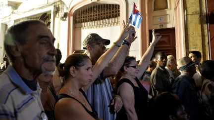 Des Cubains participent à la désignation des candidats aux élections municipales, à la Havane, en septembre 2017. (YAMIL LAGE / AFP)