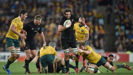 Sam Whitelock taclé par Ben McCalman (PETER PARKS / AFP)