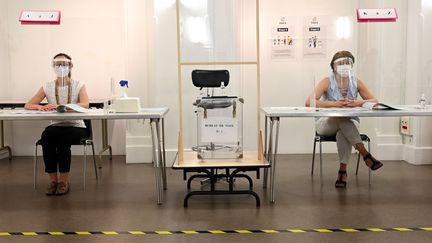 Municipales : la participation en baisse à midi